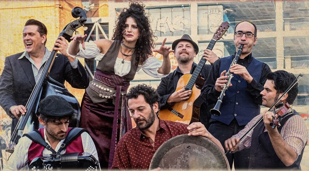 Barcelona Gipsy Balkan Orchestra u Zastavinoj bašti u Kragujevcu 1