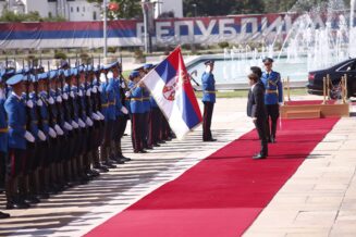 (FOTO) Abazović doputovao u dvodnevnu posetu Srbiji, svečani doček ispred Palate Srbija priredila Ana Brnabić 20