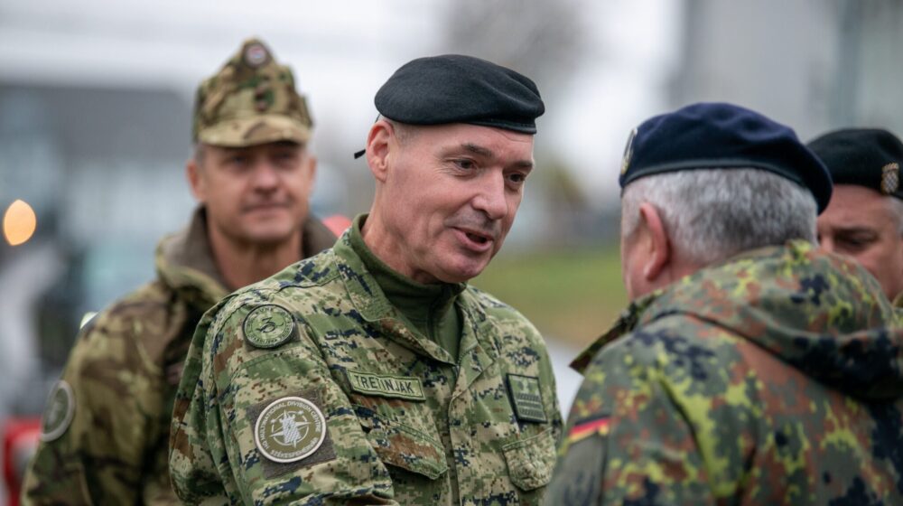 Ko je hrvatski general koji komanduje NATO divizijom koja će čuvati bezbednost srednje Evrope? 1