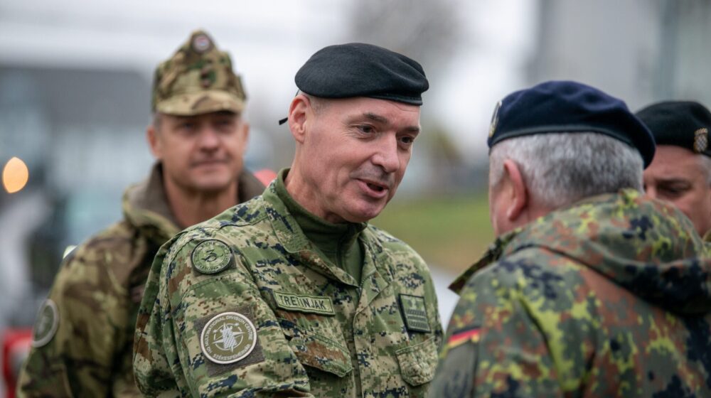 Ko je hrvatski general koji komanduje NATO divizijom koja će čuvati bezbednost srednje Evrope? 1