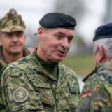 Ko je hrvatski general koji komanduje NATO divizijom koja će čuvati bezbednost srednje Evrope? 6