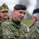 Ko je hrvatski general koji komanduje NATO divizijom koja će čuvati bezbednost srednje Evrope? 10
