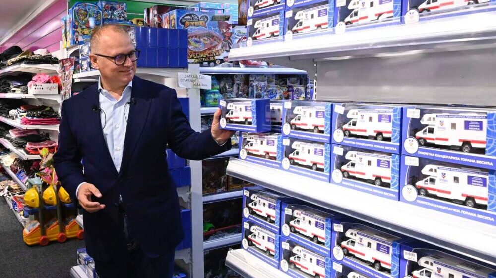 "Vesićeva pokretna kancelarija" košta 360 dinara kod Kineza 1