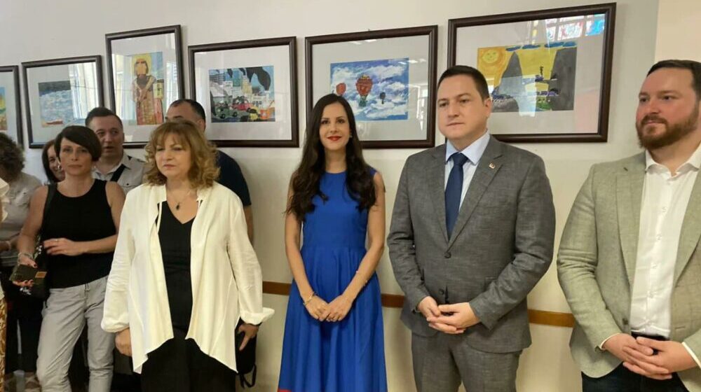 U prisustvu Tamare Vučić i Branka Ružića otvoren kabinet za funkcionalnu procenu vida u OŠ „Dragan Kovačević" 1