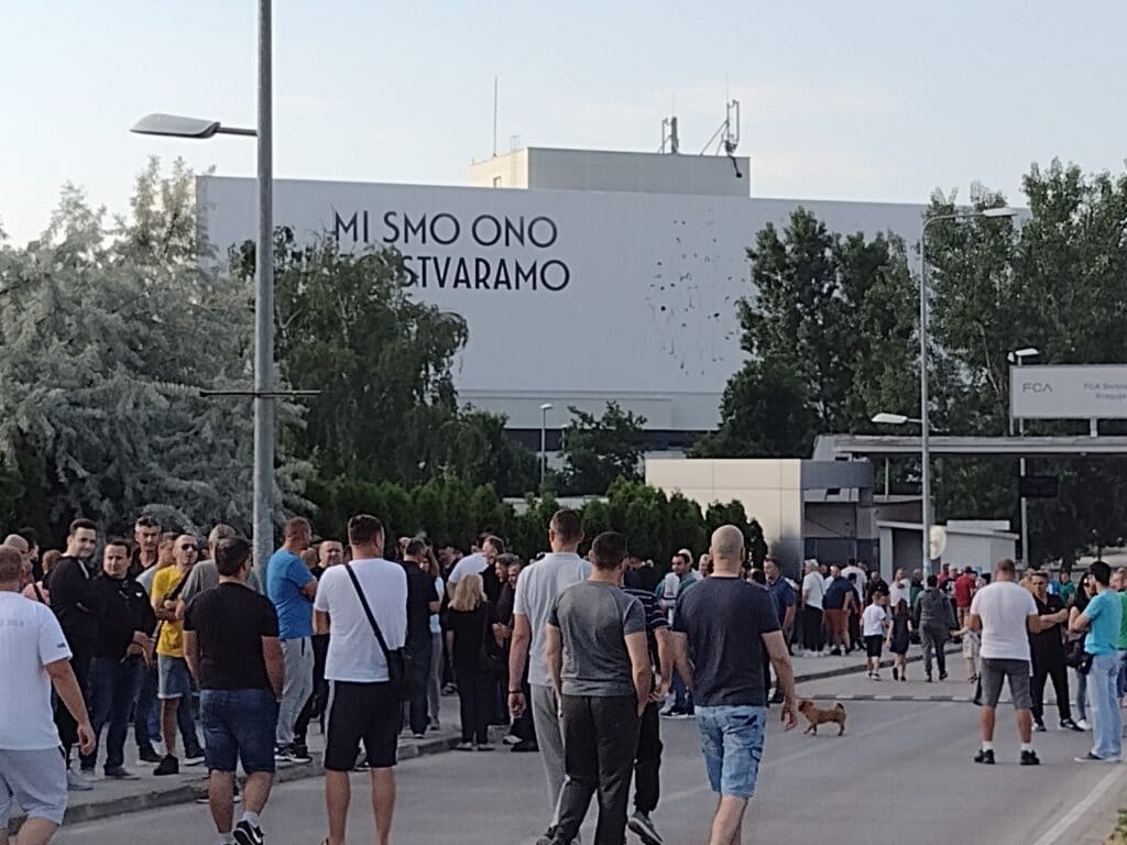 Utorak „crvena linija”, ako ne bude rešenja sledi radikalizacija protesta i blokade, poručili zaposleni u Fijatu 3