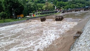 Nabujala Đetinja poplavila deo Užica 2 Nabujala Đetinja poplavila deo Užica 2