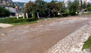 Nabujala Đetinja poplavila deo Užica 3 Nabujala Đetinja poplavila deo Užica 3