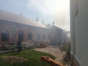 U Lešnici kod Loznice zapalio se objekat pored crkve, uzrok najverovatnije upaljene sveće 2