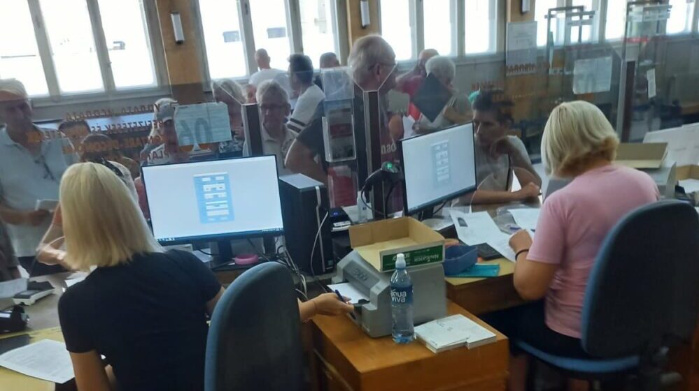 Zrenjanin: Počela prijava za vaučere, građani čekaju u poštama 1