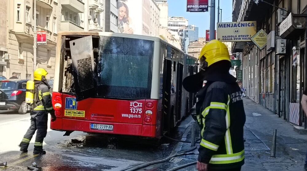 Zapalio se autobus u Brankovoj ulici 1
