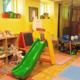 Proleće u dečijoj igraonici na otvorenom 10