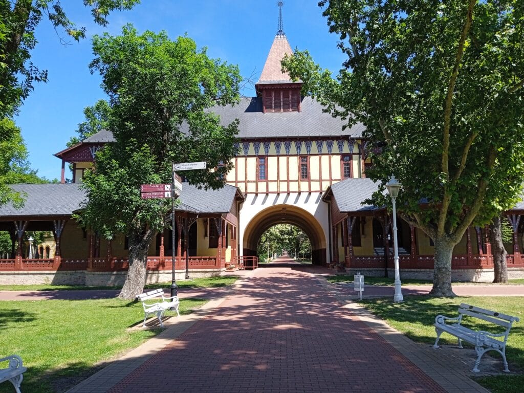 Smeštajni kapaciteti u Subotici i na Paliću gotovo popunjeni za praznike: Iz TOS poručuju da je ostalo još malo mesta 2 Smeštajni kapaciteti u Subotici i na Paliću gotovo popunjeni za praznike: Iz TOS poručuju da je ostalo još malo mesta 2
