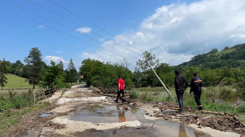 Nevreme u Gornjem Milanovcu pričinilo veliku štetu: Putna infrastruktura u prekidu, dva mosta porušena 1
