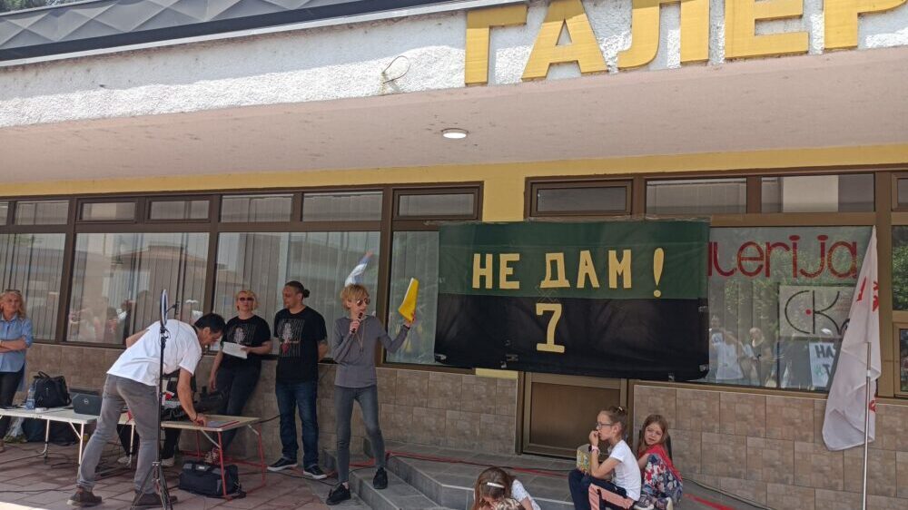 Protest u Majdanpeku: Ne damo Staricu, Starica je carica! 4 Protest u Majdanpeku: Ne damo Staricu, Starica je carica! 4