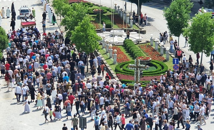 Održana litija sa molitvom za napredak grada i žitelja Kragujevca 2 Održana litija sa molitvom za napredak grada i žitelja Kragujevca 2