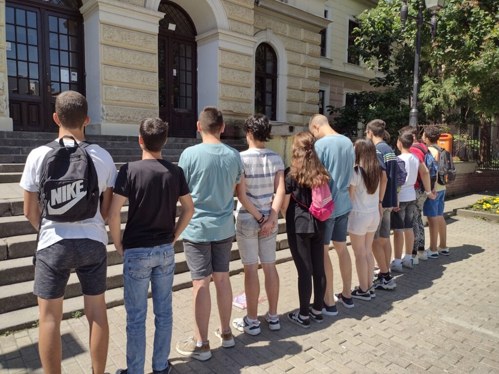Kragujevac: Male maturante zbunila razlika između oprašivanja i oplođavanja 3