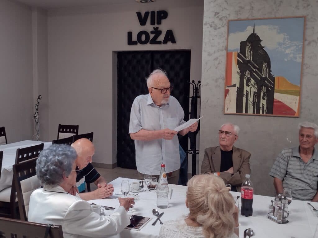 Školu shvatali ozbiljno, izlazili na korzo a park je bio za ljubav: Sećanje maturanata Kragujevačke gimnazije na proslavi 65 godina mature 3