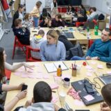 Video-igre srednjoškolaca u centru grada - Mikrogalerija kao  prozor u svet nauke i inovacija 1