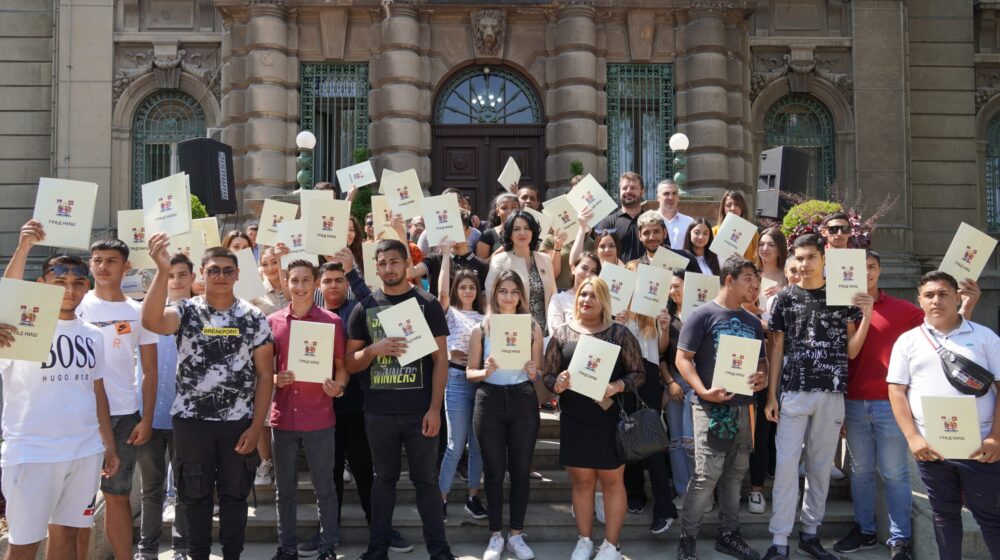 Grad Niš stipendira 51 učenika i studenta romske nacionalnosti 1 Grad Niš stipendira 51 učenika i studenta romske nacionalnosti 1