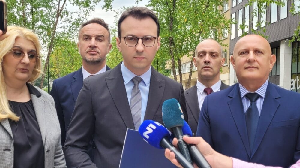 Petković za Pink: Čista izmišljotina da je postignut dogovor o tablicama, zvao me Vučić i pitao o čemu se radi 1