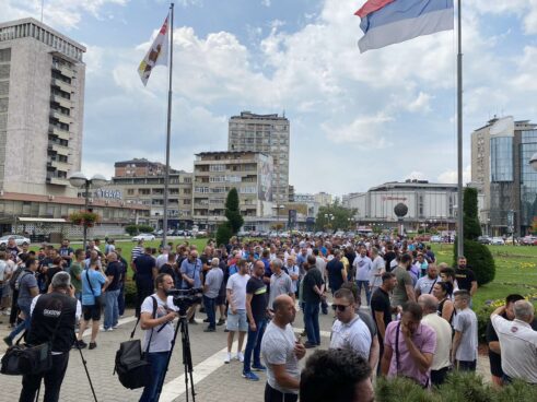 Radnici Fijata blokirali ulaz u Kragujevac, od srede najavljuju radikalizaciju protesta 11