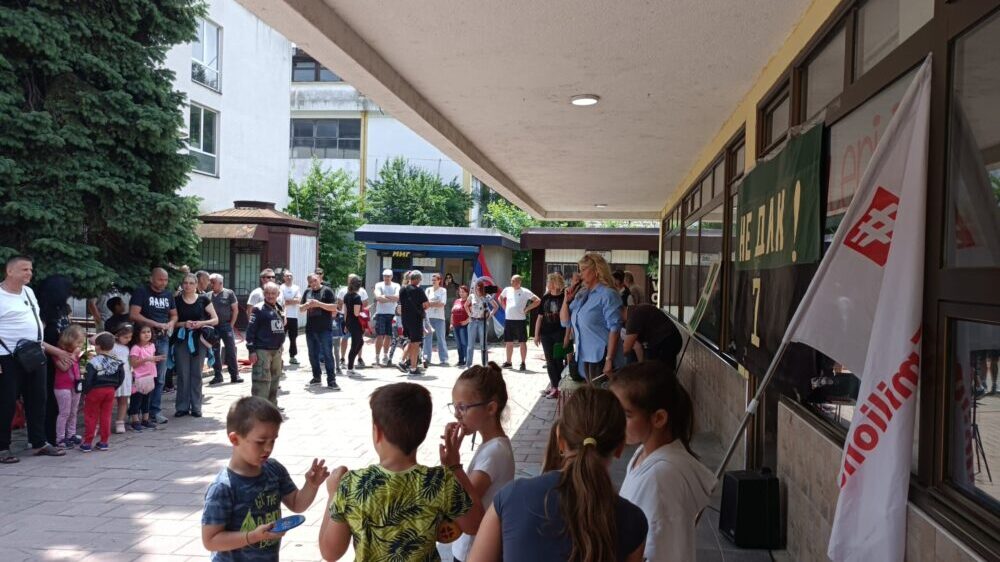 Protest u Majdanpeku: Ne damo Staricu, Starica je carica! 3 Protest u Majdanpeku: Ne damo Staricu, Starica je carica! 3