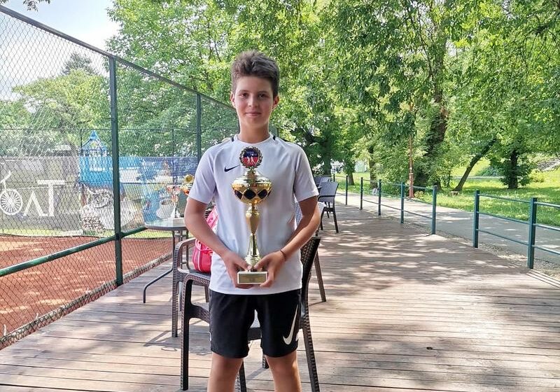 Pavle iz Leskovca pobednik međunarodnog teniskog turnira, u novembru se takmiči na akademiji Rafaela Nadala 1