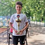 Pavle iz Leskovca pobednik međunarodnog teniskog turnira, u novembru se takmiči na akademiji Rafaela Nadala 3