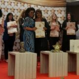 Veliko priznanje novopazarskoj učiteljici: Ona je sama iz Beograda šleperom dovlačila klupe deci 5