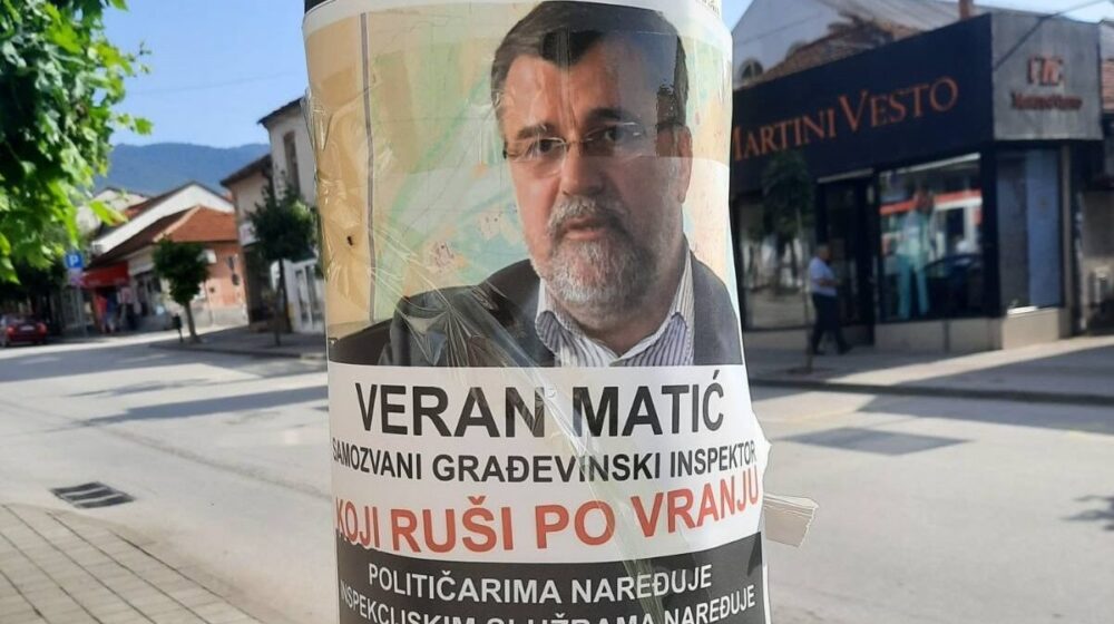 Krivična prijava protiv dvojice mladića zbog sumnje da su lepili plakate sa likom Verana Matića u Vranju 1