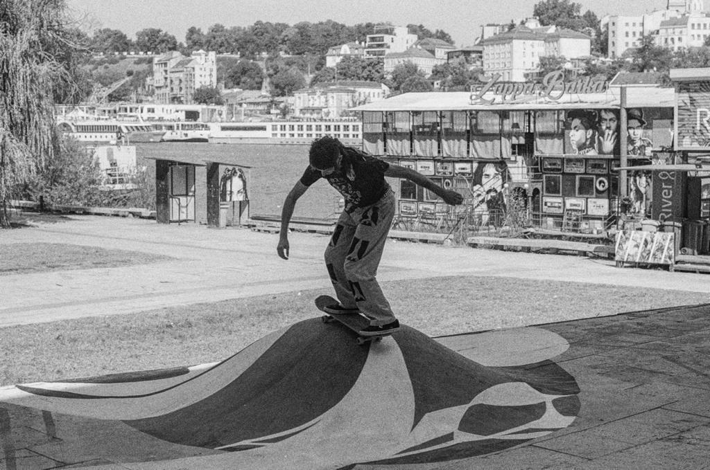 Sirovo, iskreno i autentično, umetničkim sjedinjavanjem koncipiran je Najkraći samit 4