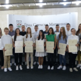 Sremska Mitrovica: Uručene nagrade za đake generacije 1