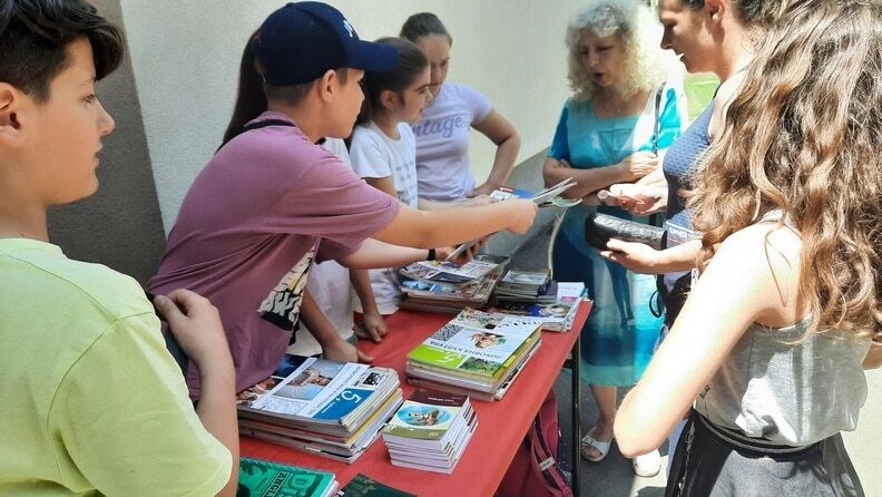 Akcija "Prodajem svoje, kupujem tvoje": Leskovački đaci pomažu drugovima da kupe udžbenike 1
