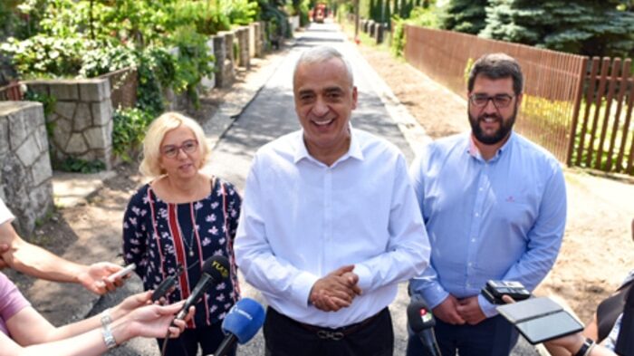 U toku asfaltiranje puta u Jasenovačkoj ulici na Paliću 1