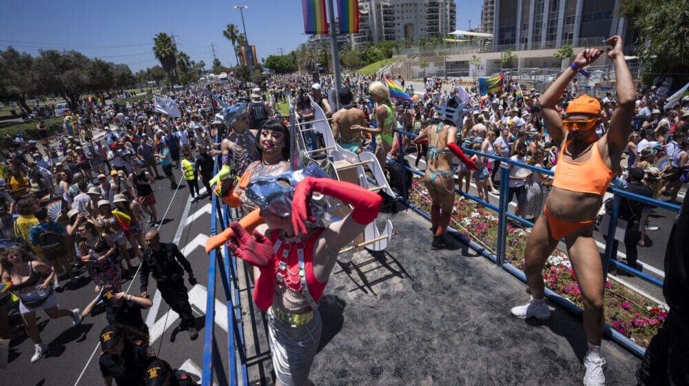 Desetine hiljada ljudi na Paradi ponosa u Tel Avivu 1