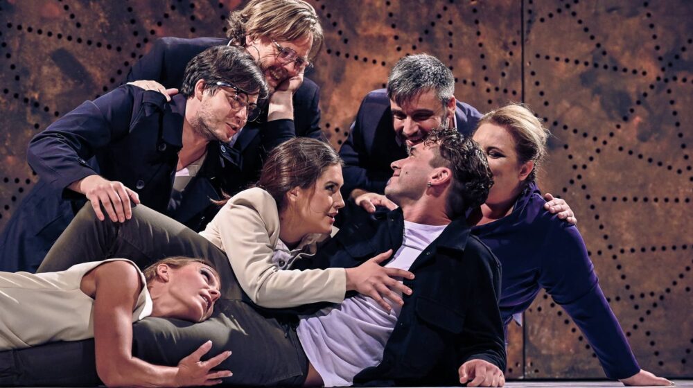 Autorski tim predstave „Bludni dani kuratog Džonija“ apeluje na Novosadsko pozorište zbog neisplaćenih honorara 1