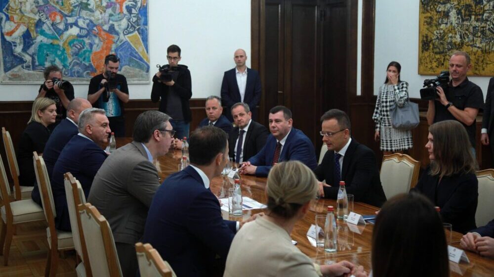 Vučić razgovarao sa Sijartom o unapređenju odnosa i angažmanu u oblasti energetike 1