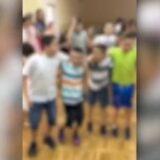 VIDEO Učiteljice sa đacima đuskale uz Baju Malog Knindžu, a onda se pravdale da su "deca birala pesmu" 5