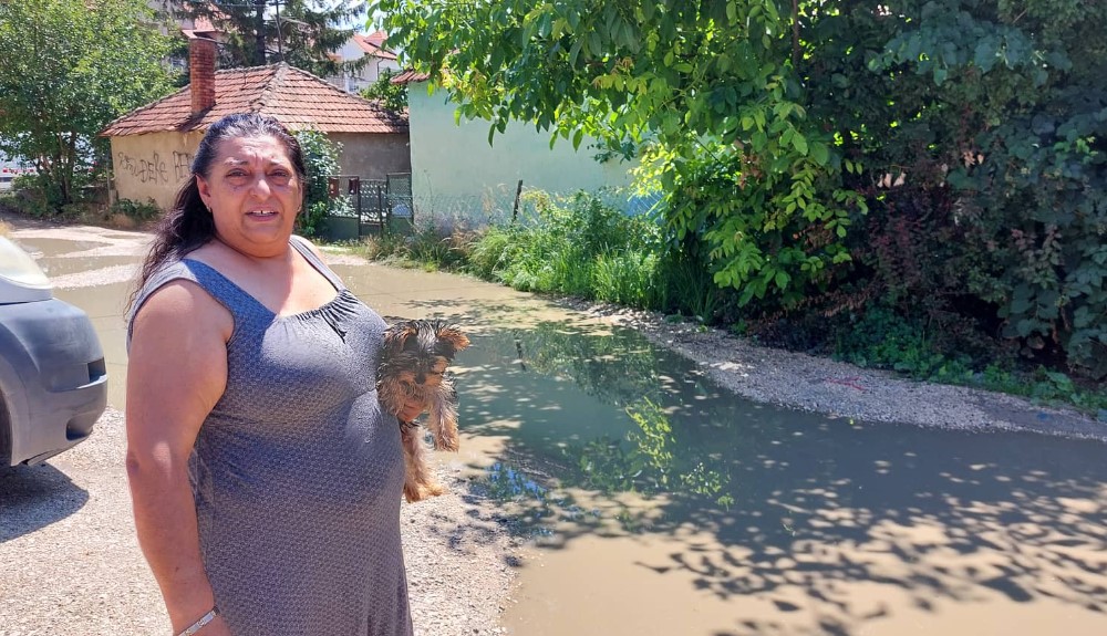 "Posle kiše napravi se jezero, a gde ima jezera tu je i riba. Tako smo počeli da pecamo nasred ulice": Muke Zaječaraca iz Sarajevske 3