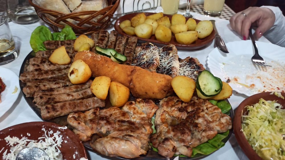 Hrana u restoranima poskupela za godinu dana 22,8 odsto 1