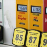 Prosečna cena benzina prvi put u SAD dostigla pet dolara za galon 6