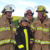 "Vatrogasci su bili moji svekar i suprug, sada smo deca i ja:" Jedna od retkih žena koja uskače kada vatra guta sve 1