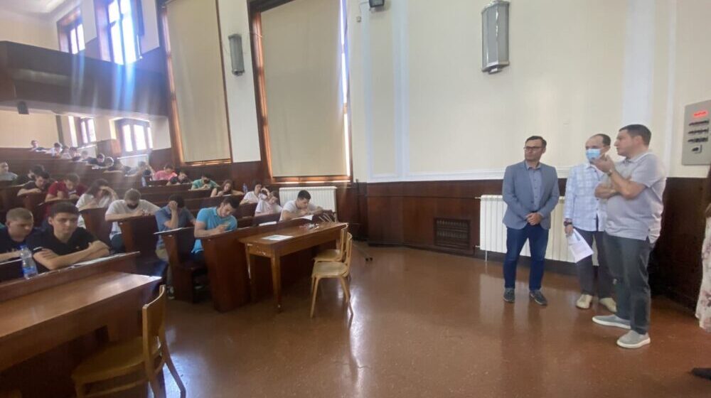 Ministar Ružić sa budućim brucošima Pravnog fakulteta 1