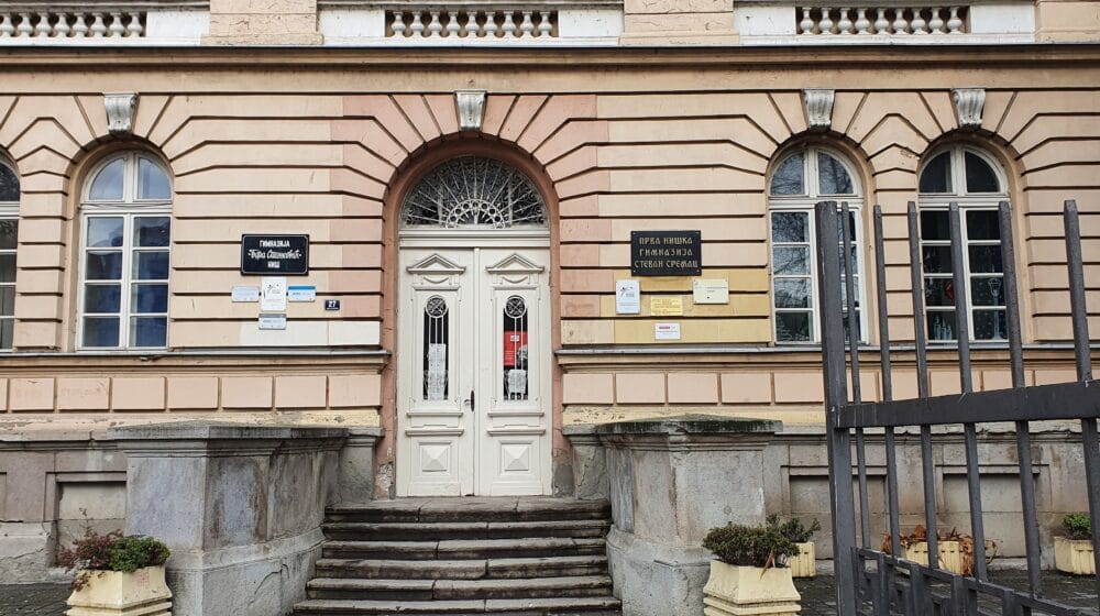 Sve četiri niške gimnazije pisale Ministarstvu prosvete: Uklonite diskriminacione odredbe ili ćemo na sud i pred međunarodne organizacije 1