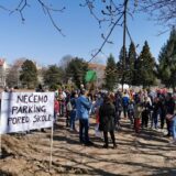 Protesti u Nišu: Humanitarni parking deci donosi zagađenje i buku 13
