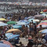 Za mokrenje u moru ili na plaži kazne i do 750 evra 13