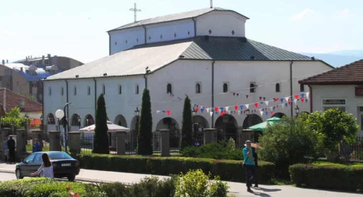 U Pravoslavnoj crkvi "Svete Trojice" u Vranju vandali oštetili 20 ikona sprejem 1