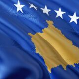 Mediji: Na tablu ambasade Kosova u Zagrebu neko stavio nalepnicu srpske zastave 8