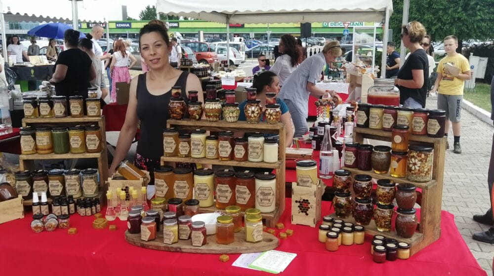 Krstići, treća generacija pčelara iz Lazareva 1