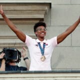 Anderson potpisala za Burg 5